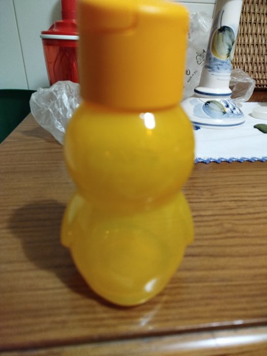 Garrafa tupperware pinguim
