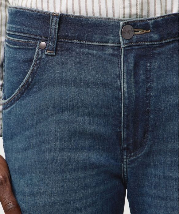 Wrangler Larston Slim Tapered Free to Stretch Marine Tint W36 L32