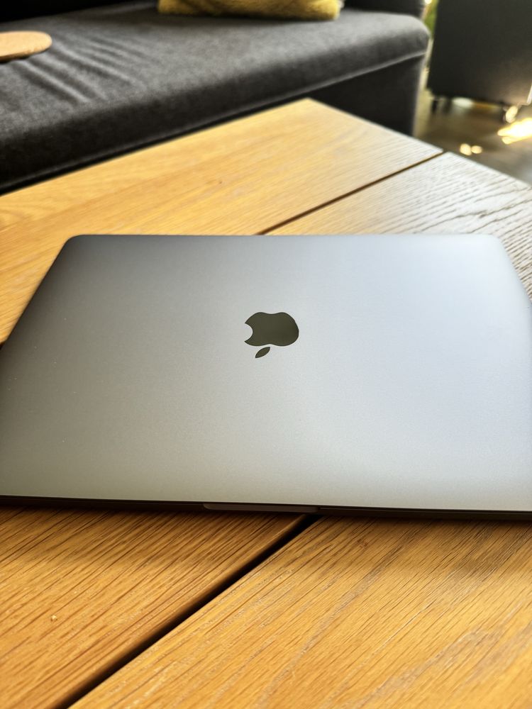 Apple MacBook Pro 2022 13" M2/8GB/256GB + Case