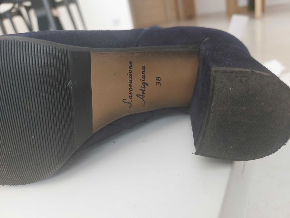 Eleganckie botki zamszowe rozmiar 38.