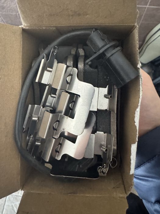 Продам колодки тормозні задні дискові VAG/ 4G0698451