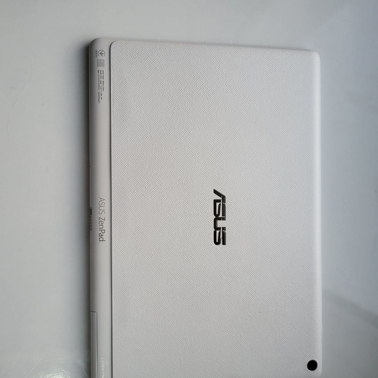Планшет  ASUS tablet P021