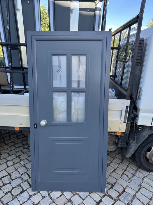 Portas de entrada em aluminio