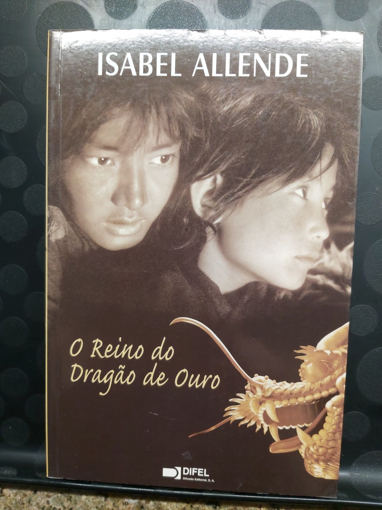 O Reino do Dragão de Ouro
de Isabel Allende