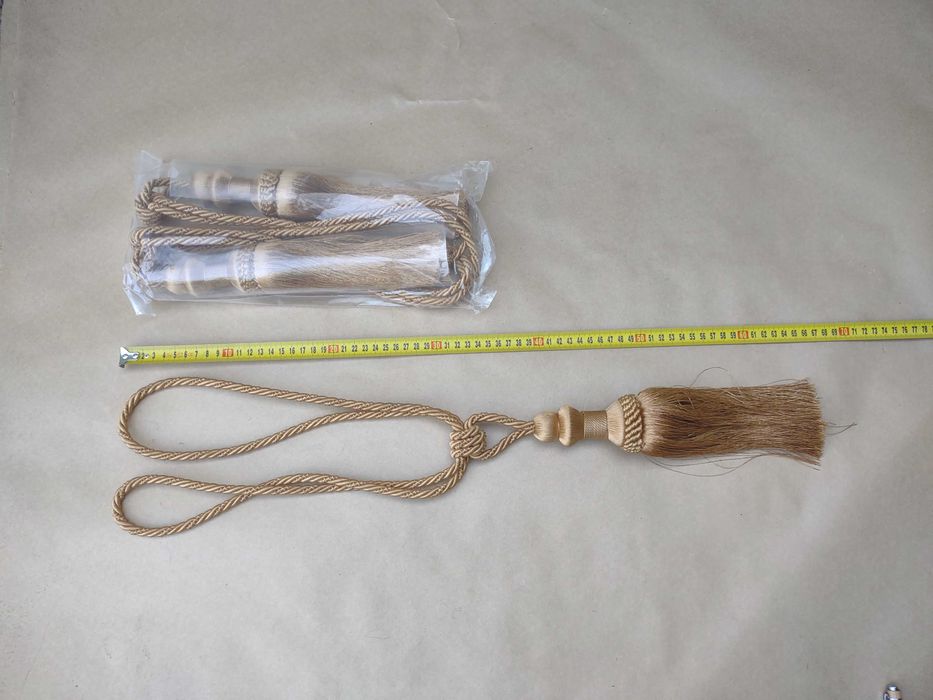 Chwosty do zasłon kpl. 2 szt. nowe.