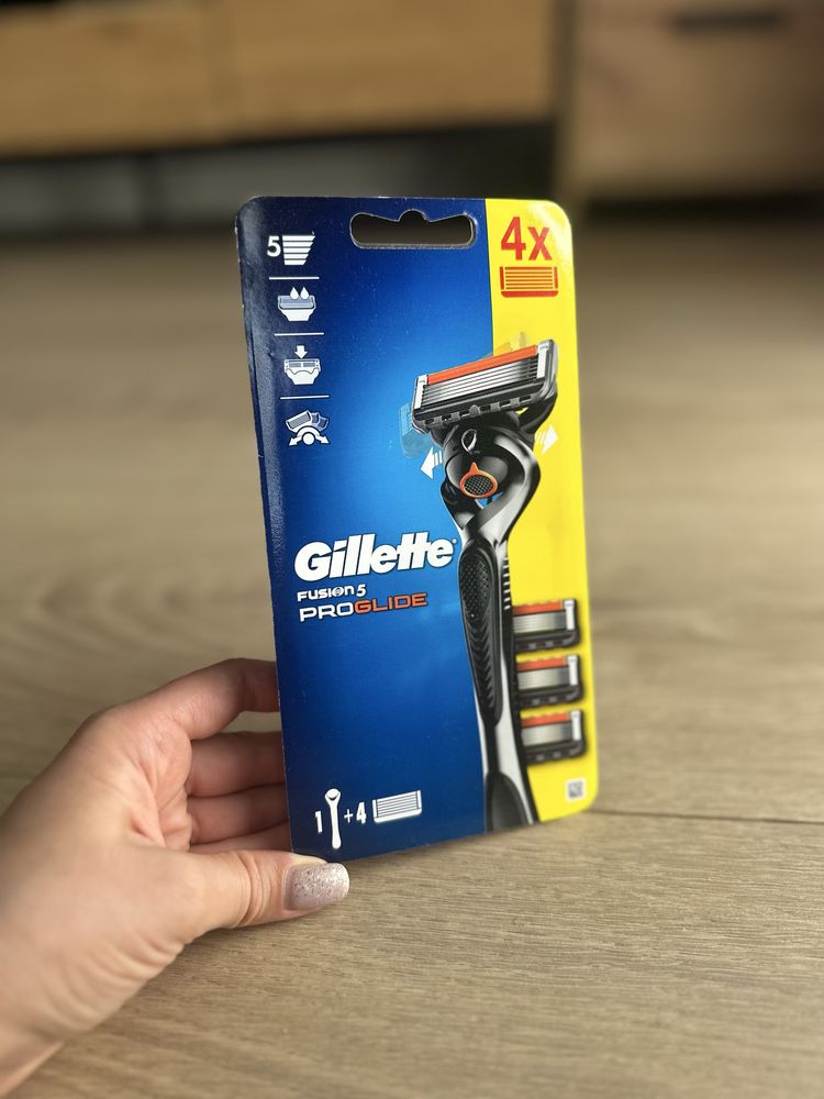 GILLETTE Fusion5 ProGlide Maszynka + 4 sztuki wymiennych wkładów
