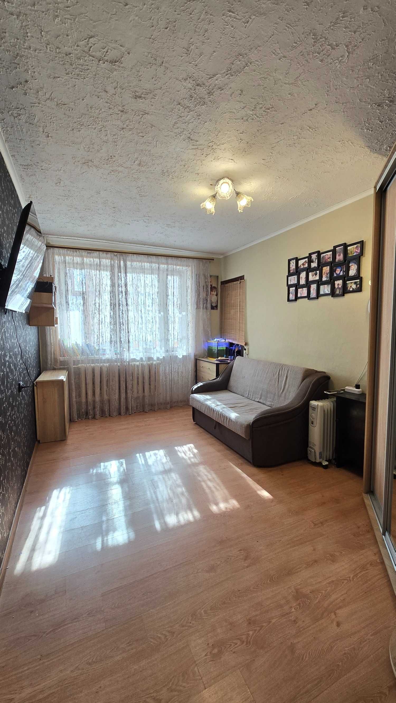 Продається 4-кімнатна квартира ЧЕШКА, вул. Достоєвського, 2