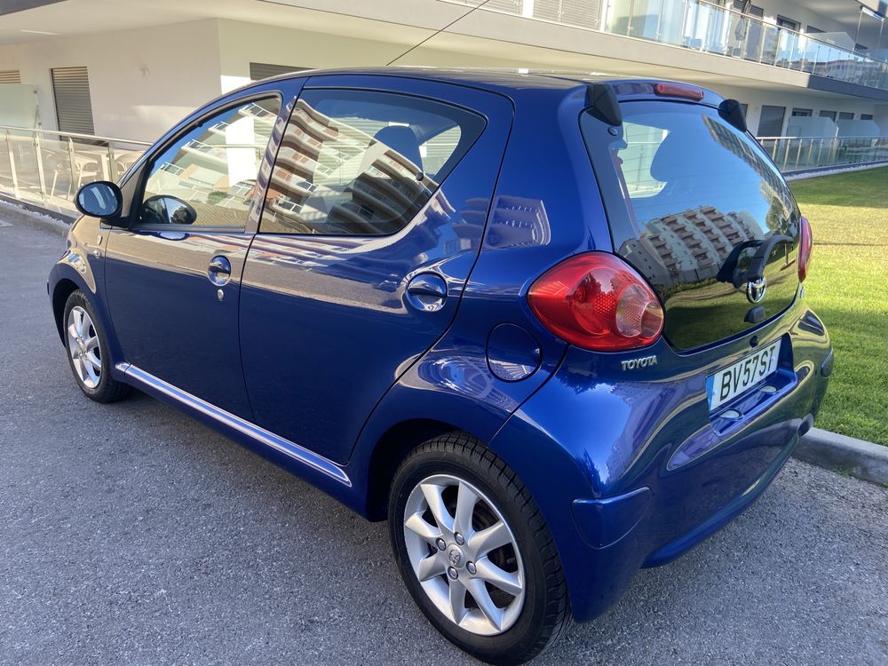 Toyota Aygo • 123 mil km • Multimidia • Jantes Especiais • AC