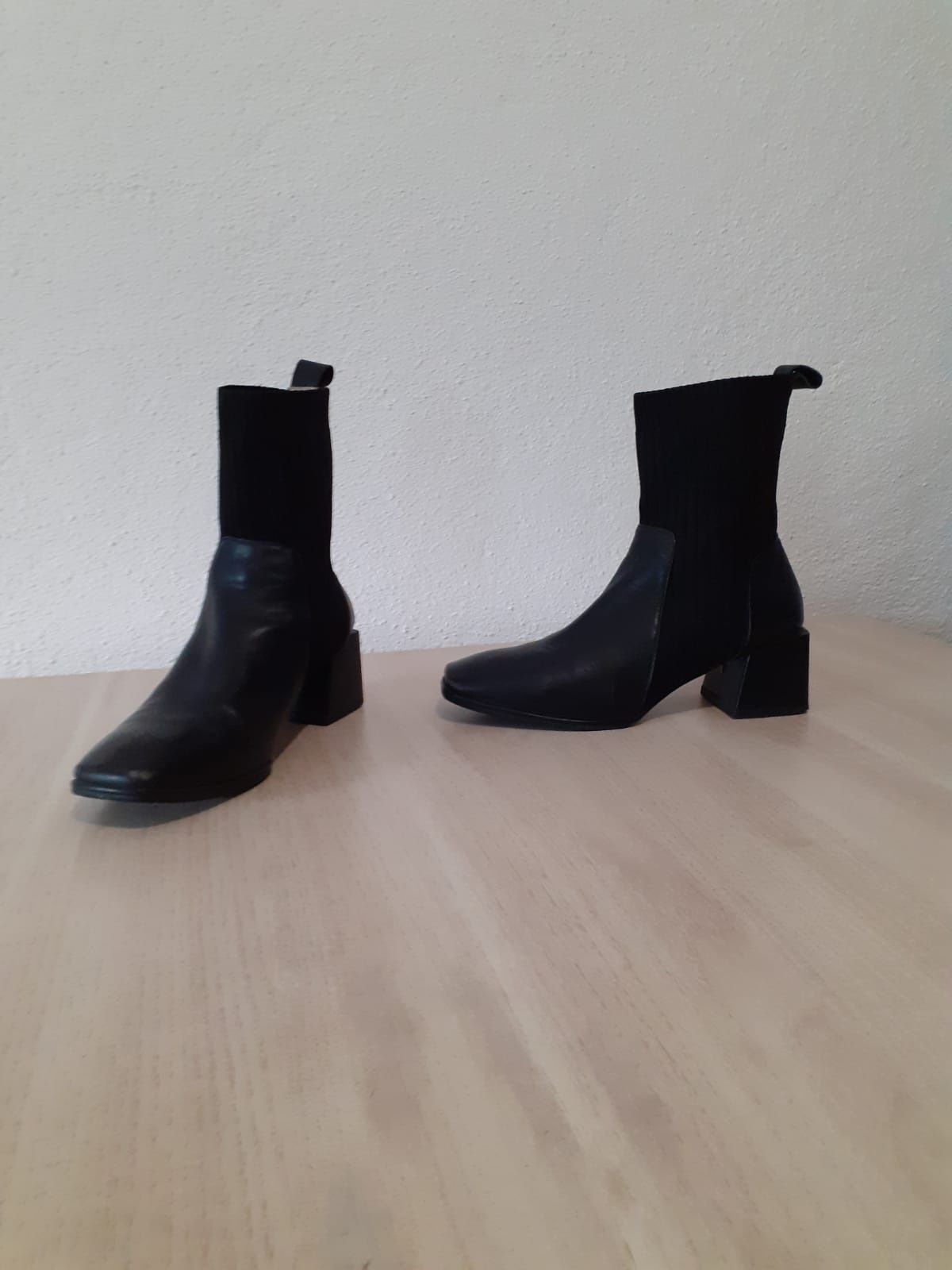 Botins/ Botas Salto Alto N°35