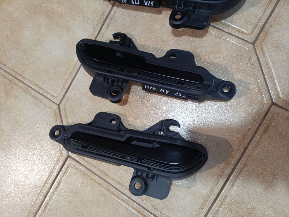 Ручка дверей Tesla model Y/3