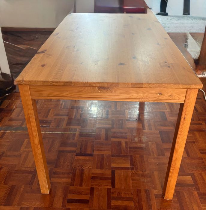 VENDO BARATO!  Mesa semi nova.
