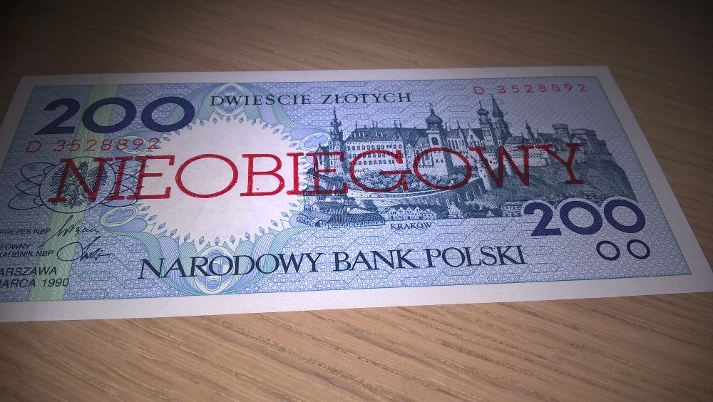 200 zł i 100 zł banknoty NIEOBIEGOWE stan idealny sprzedam