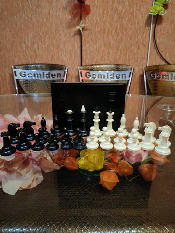 Набор в родной коробке шахматы Карболитовые советы