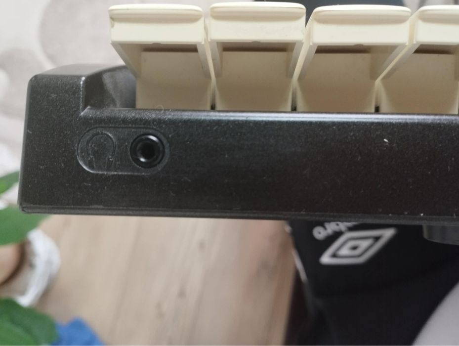 Продається синтезатор Korg x5d