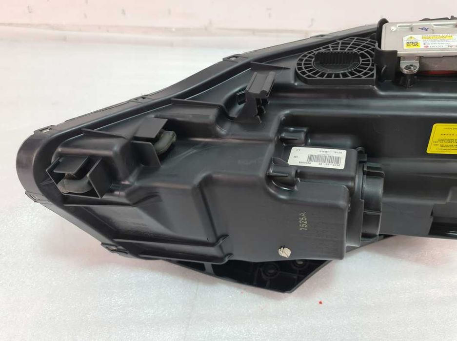 KIA SORENTO III - lampa lewa przód XENON 12 pin