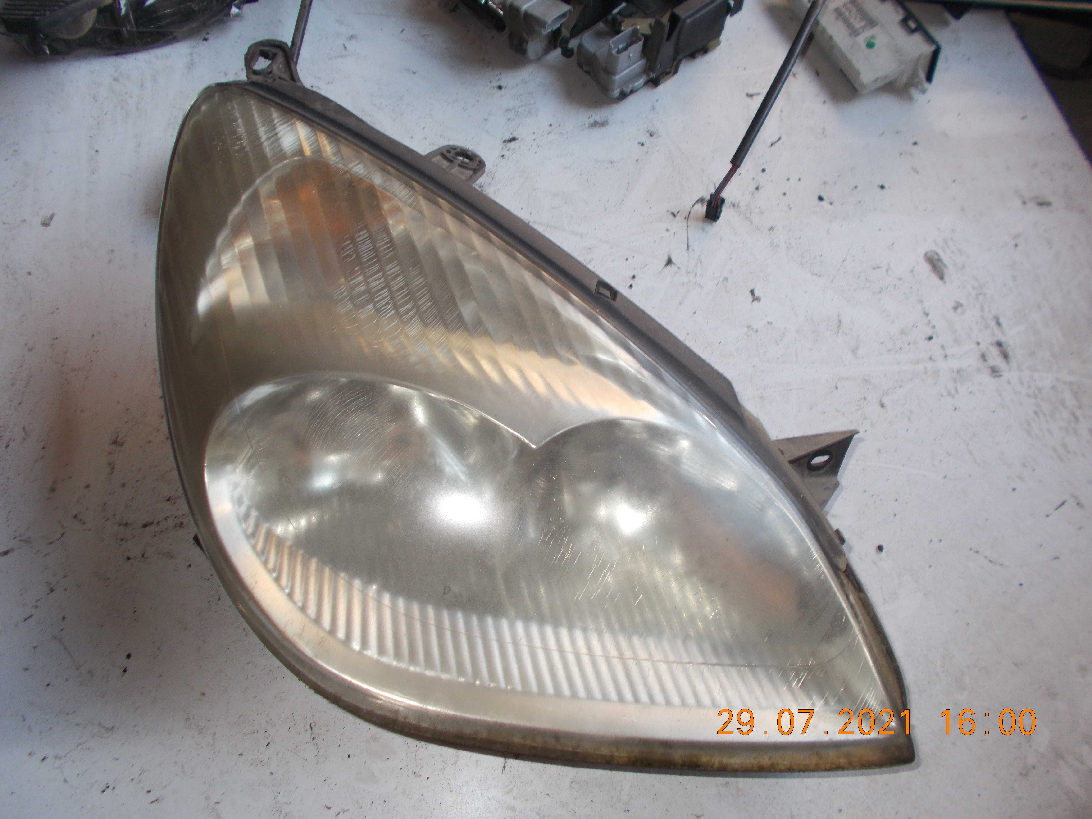 Lampa prawy przód Citroen c5