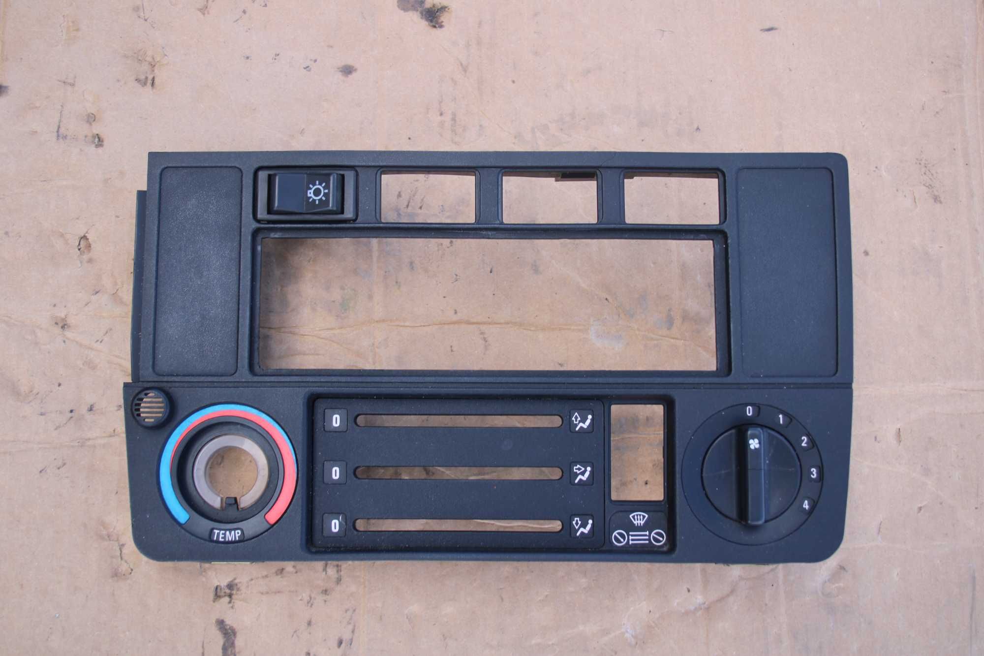 Panel Nawiewu Nawiewów Środkowy Obudowa Pokrętła BMW E30