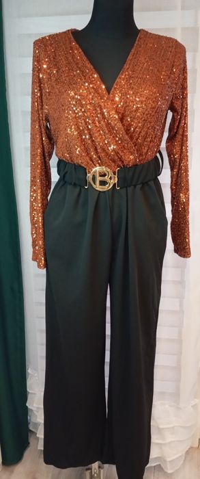 Śluczny kombinezon z cekinami