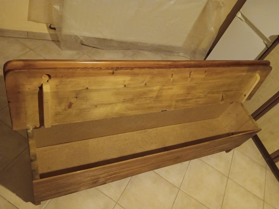 Ławka z pojemnikiem