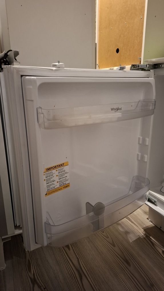 Lodówka podblatowa do zabudowy Whirlpool