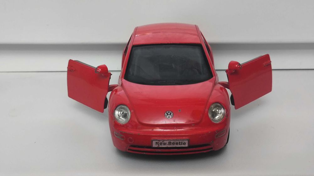Модель, машинка Volkswagen New Beetle 1.24 Kinsmart KT7003