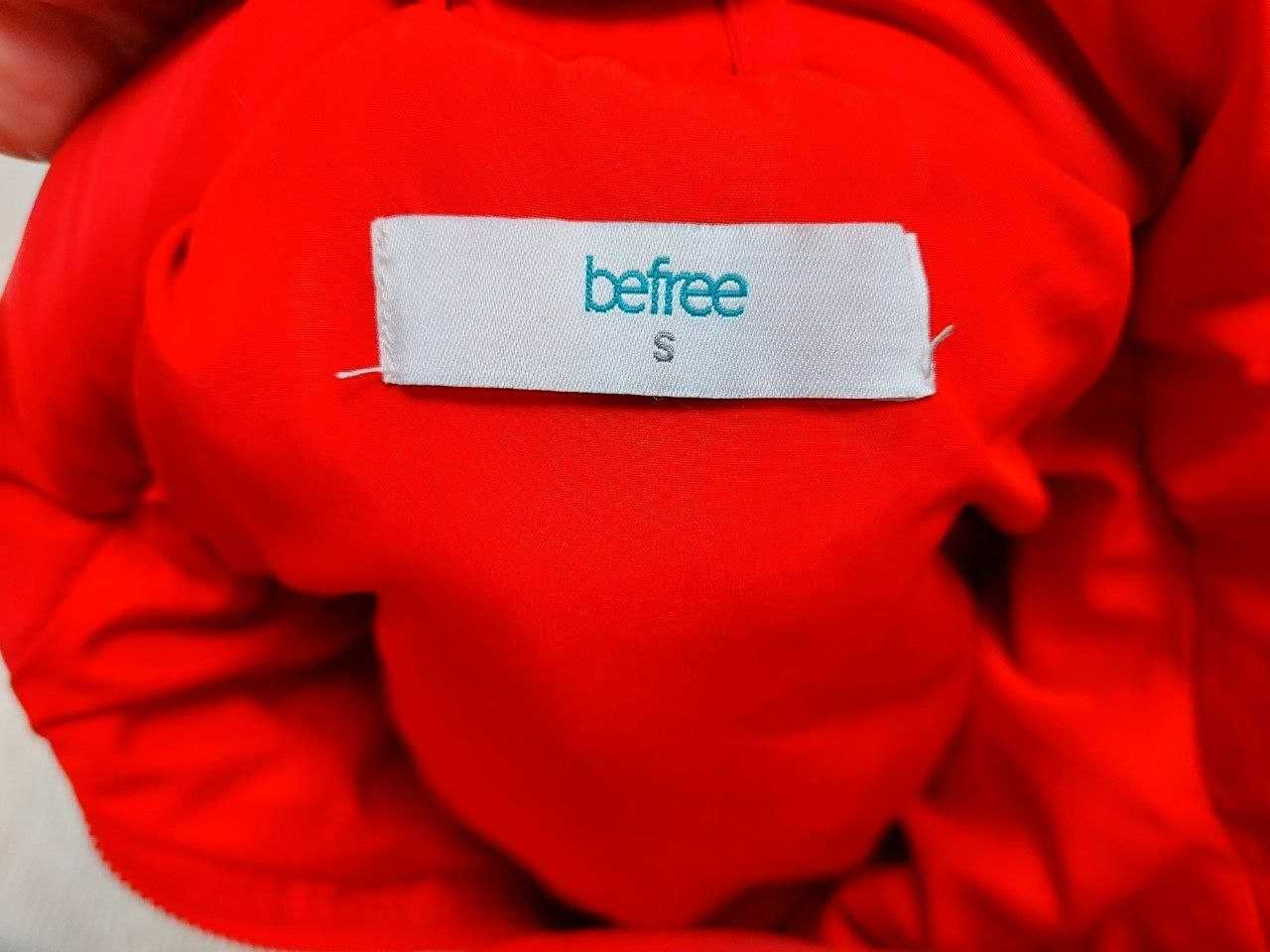 Куртка фірми Befree