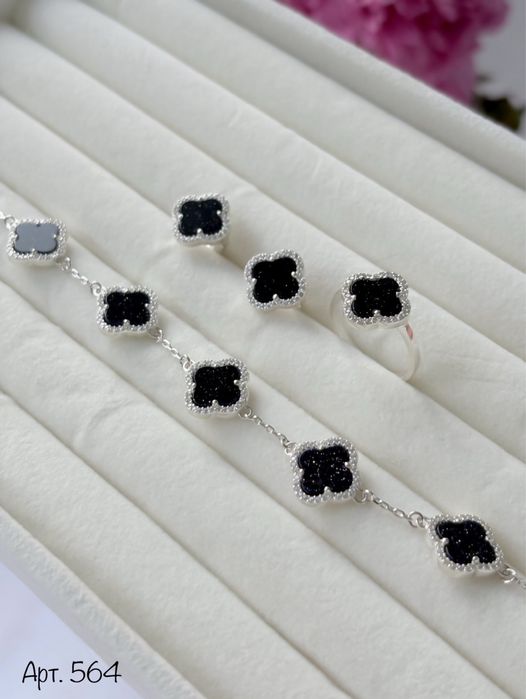 Продаю срібні прикраси - сережки,браслети,кольє,комплекти.