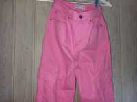 Różowe spodnie cargo szerokie nogawki