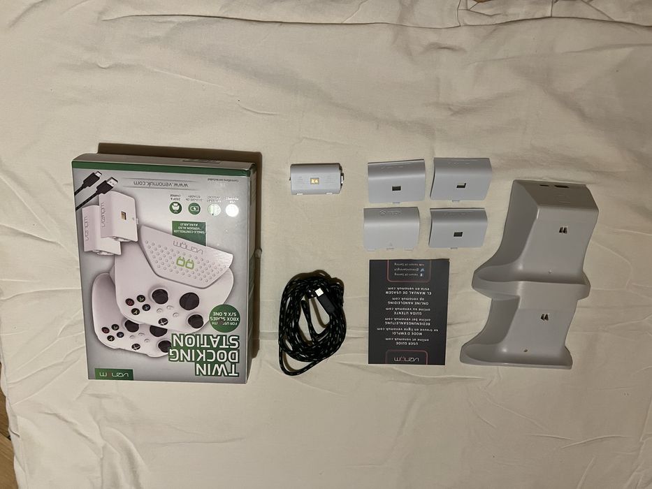 Stacja tadujaca do kontrolerów Xbox Series S|X & One VENOM