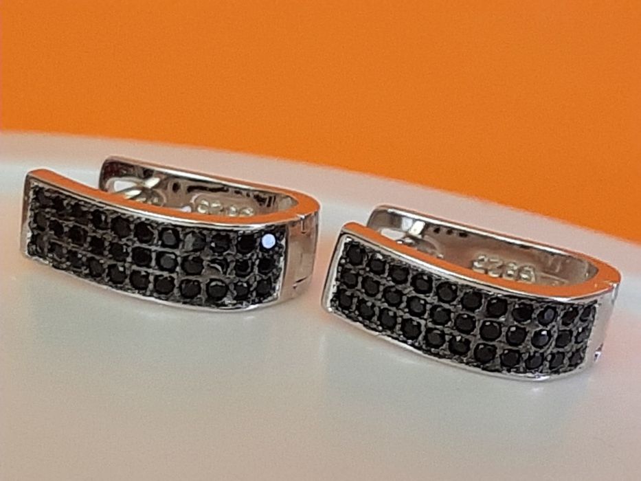 Srebrno czarne kolczyki z zapięciem angielskim p.925