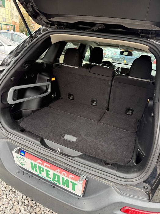 Продам Jeep Cherokee 4Х4 рік можлива розстрочка,кредит,обмін!