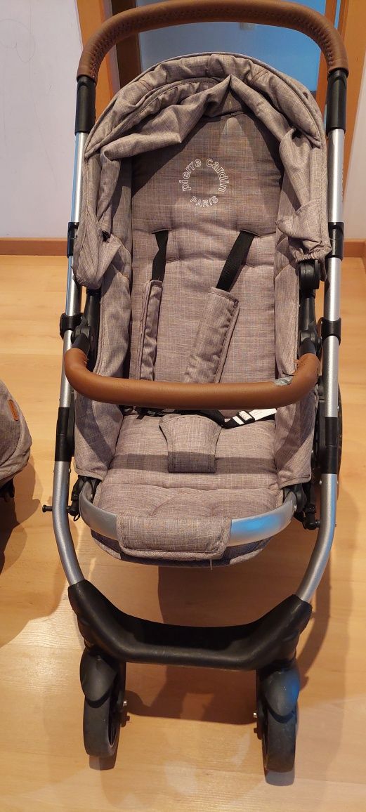 Carinho de bébé pierre cardim duo plus com 2 anos de uso