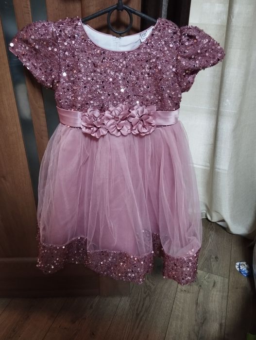 Плаття святкове для дівчинки на 5 років