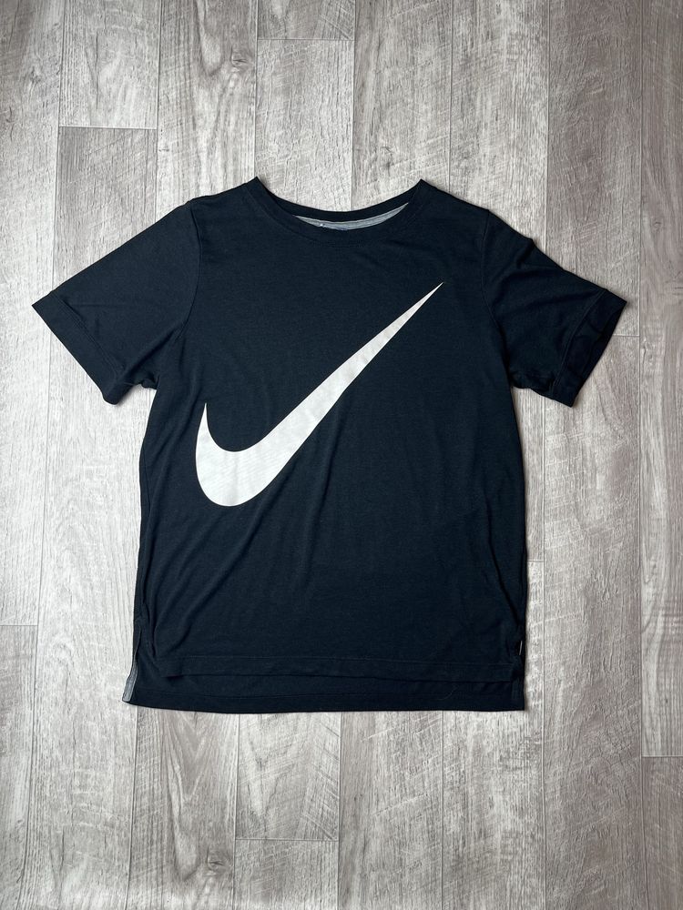 Футболка Nike big swoosh размер S оригинал спортивная big logo dri-fit