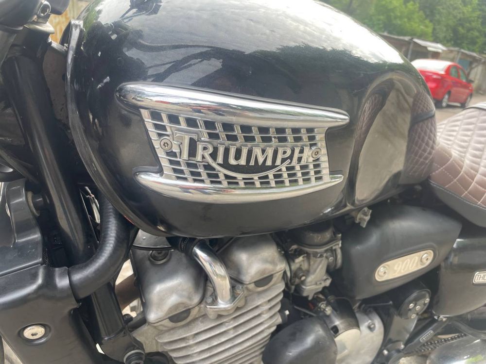 Triumph Thunderbird 900
