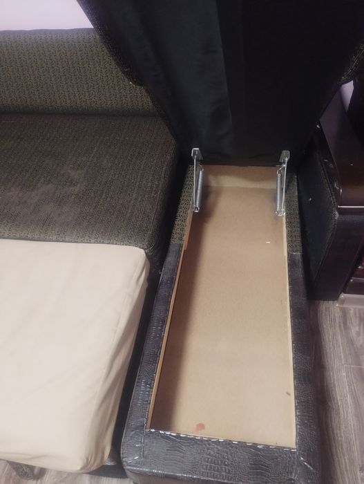 Продам диван тканина підходить як до вітальні так  іспальні