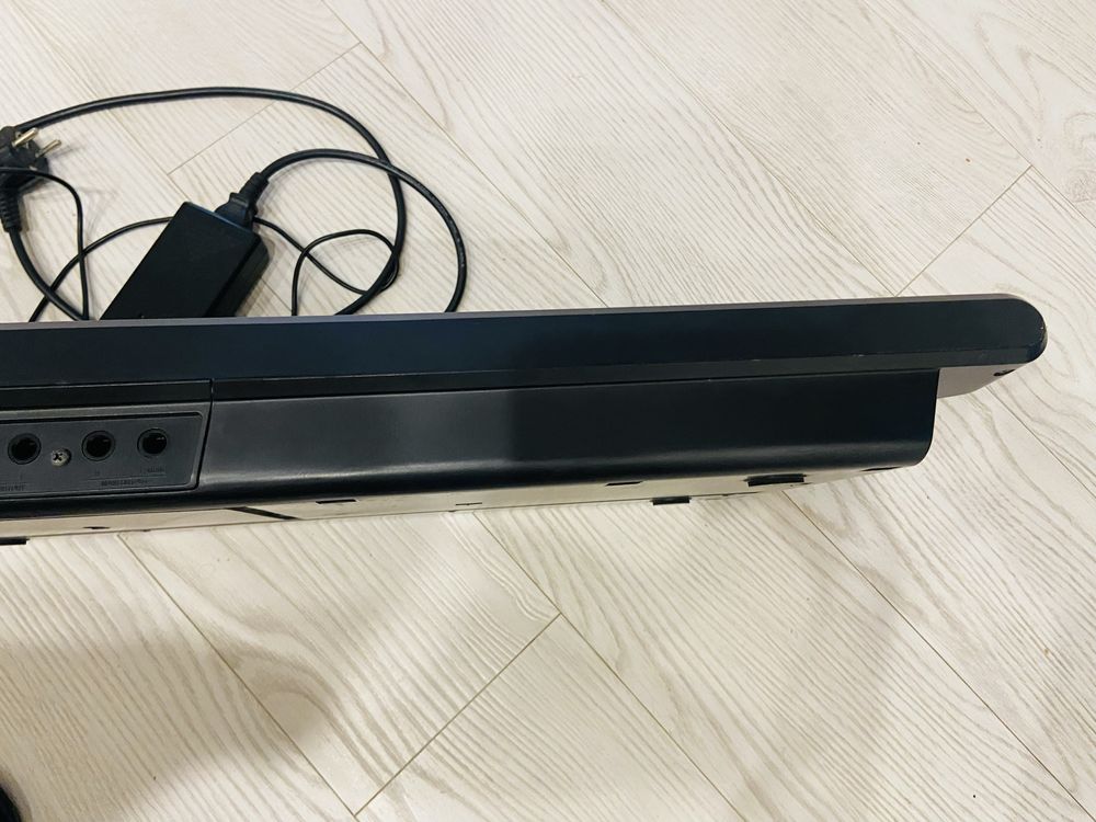 Продам супер легку клавішу Korg X50.