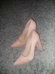 Buty na obcasie zamszowe jasnoróżowe DeeZee 38