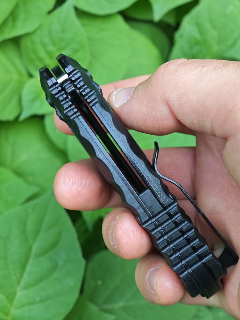 SOG Kiku XR G10,сталь D2,накладки из G10,подшипник,бочковидная рукоять