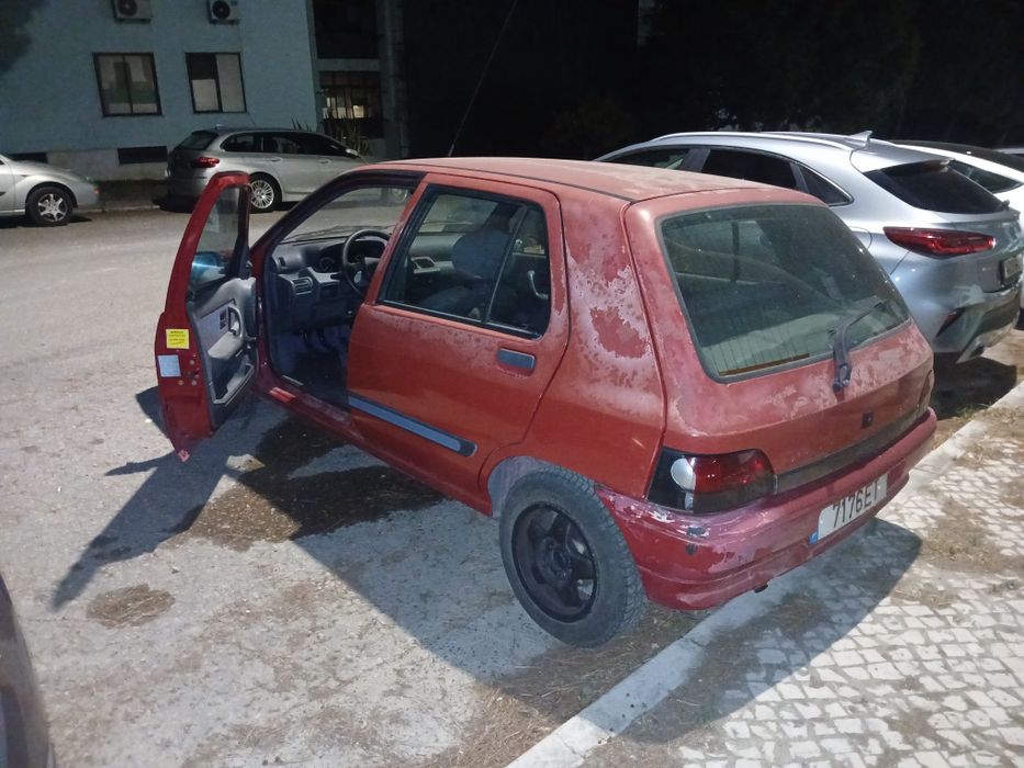 Renault clio 1.2 gasolina *acidentado*