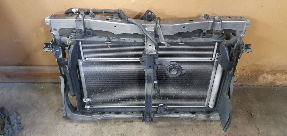 Toyota Auris II LIFT 1.8 Hybryda Przód TYŁ Blacharski Kompletny 1g2