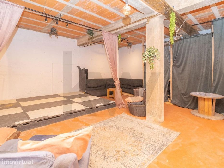 Armazém para Venda no Centro de Aljezur – 228 m2, Excelente Oportunida