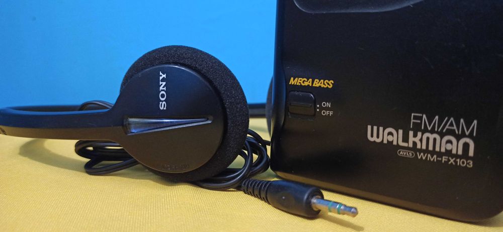 Кассетный плеер Sony Walkman WM-FX103 с наушниками
