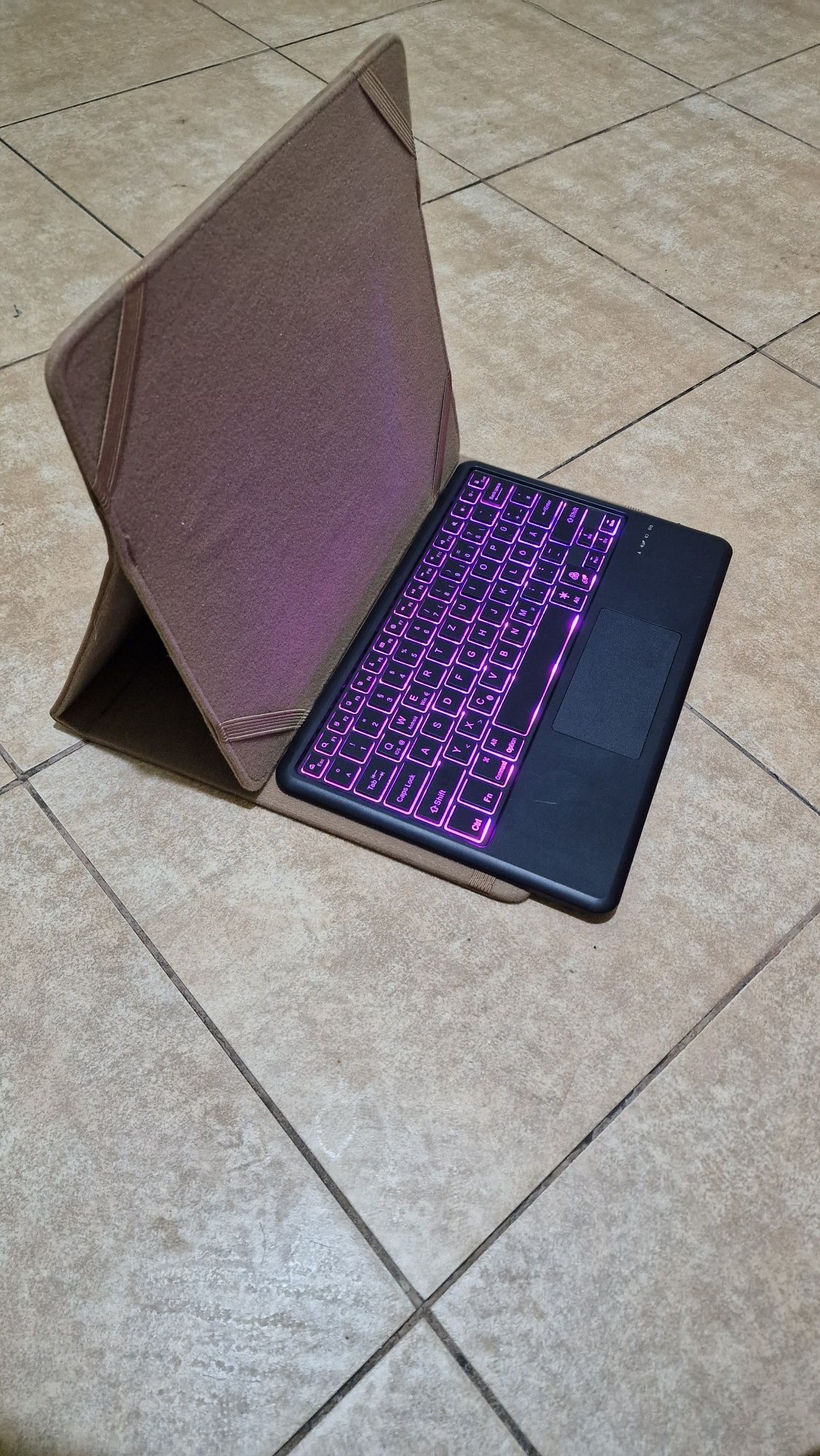 Etui z klawiaturą do Tablet Samsung iPad Microsoft Surface i inne