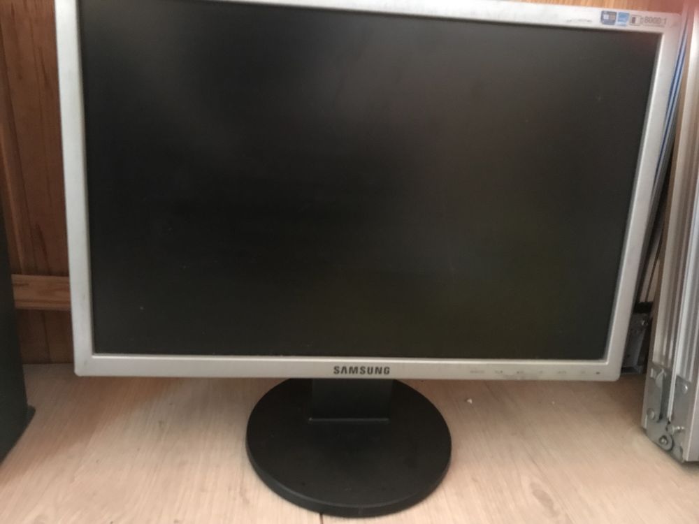 Монитор Samsung 943 NW