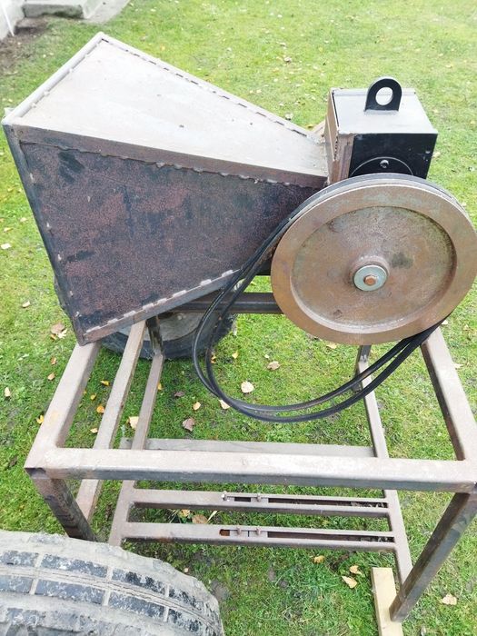 Rębak walcowy rozdrabniacz gałęzi.