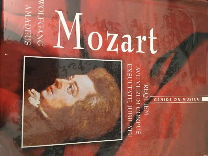 Livros + CDs de Mozart, Strauss e Vivaldi