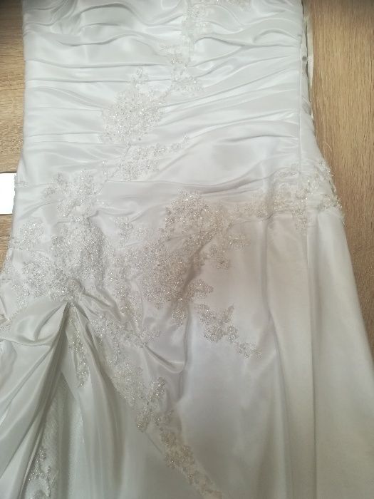 Suknia ślubna biała tren podpinany Rozmiar 38 Rozmiar 40
