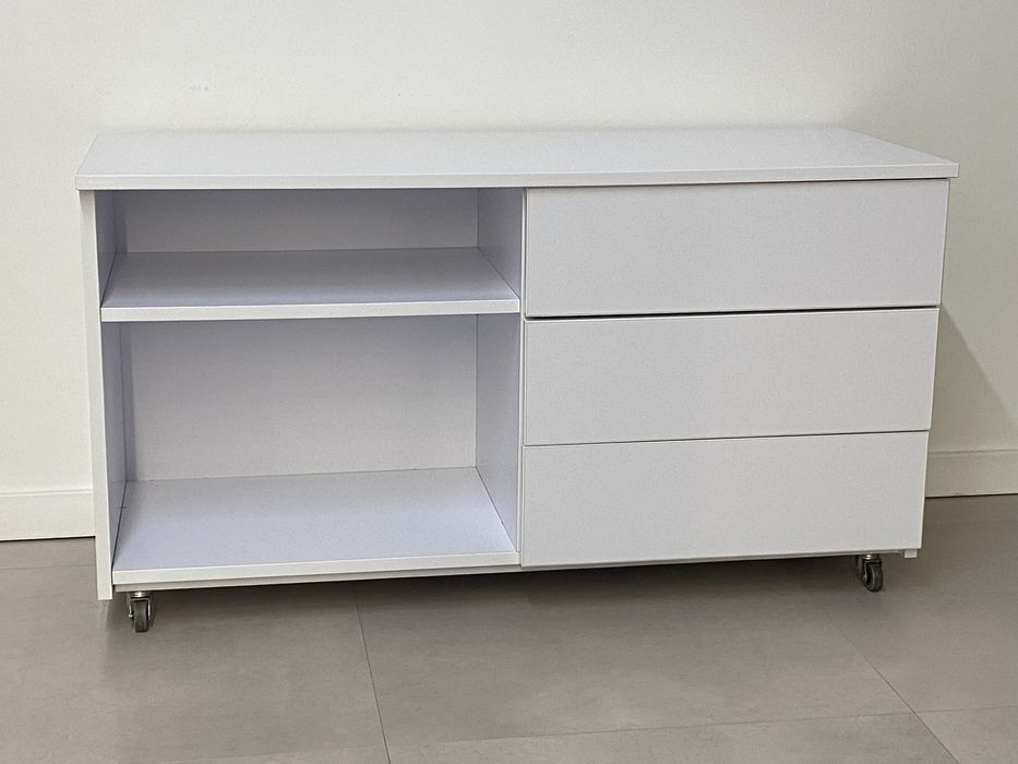 Komoda na kolkach z szufladami Hettich