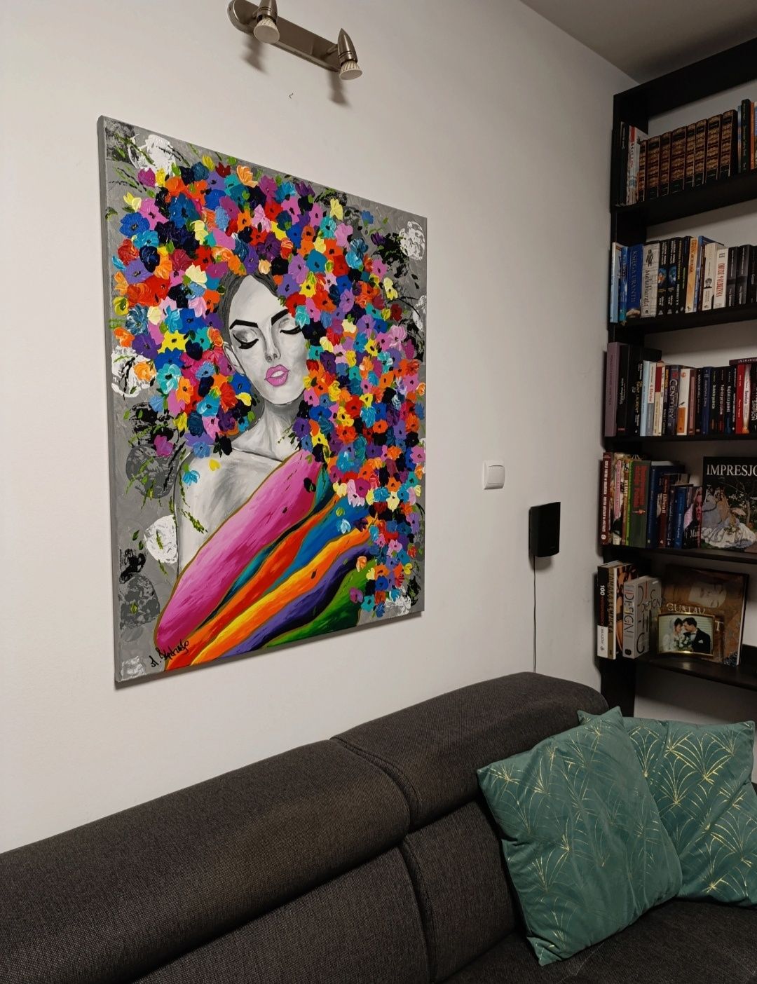 Ręcznie malowany obraz "Otulona w kwiaty" 80 x 100 cm